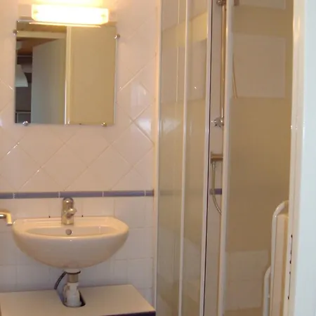 Maison Mitoyenne Confortable, Proche Et Foret - Fr-1-823-35 بيت للعطل *