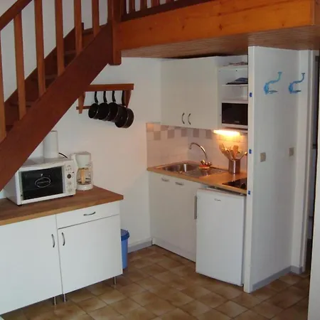 Maison Mitoyenne Confortable, Proche Et Foret