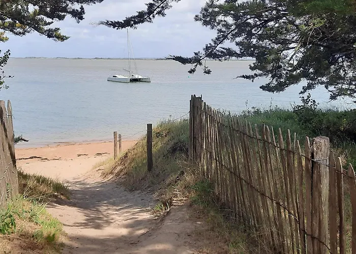 Maison Mitoyenne Confortable, Proche Et Foret - Fr-1-823-35 バルバトル